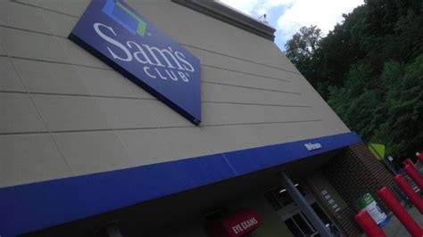 Sam's club charlottesville - If you're hosting a smaller wedding or simply want a cutting cake to pair with a dessert table, Sam's Club has you covered: They also offer a 10-inch round double-layer cake that serves 16 guests ...